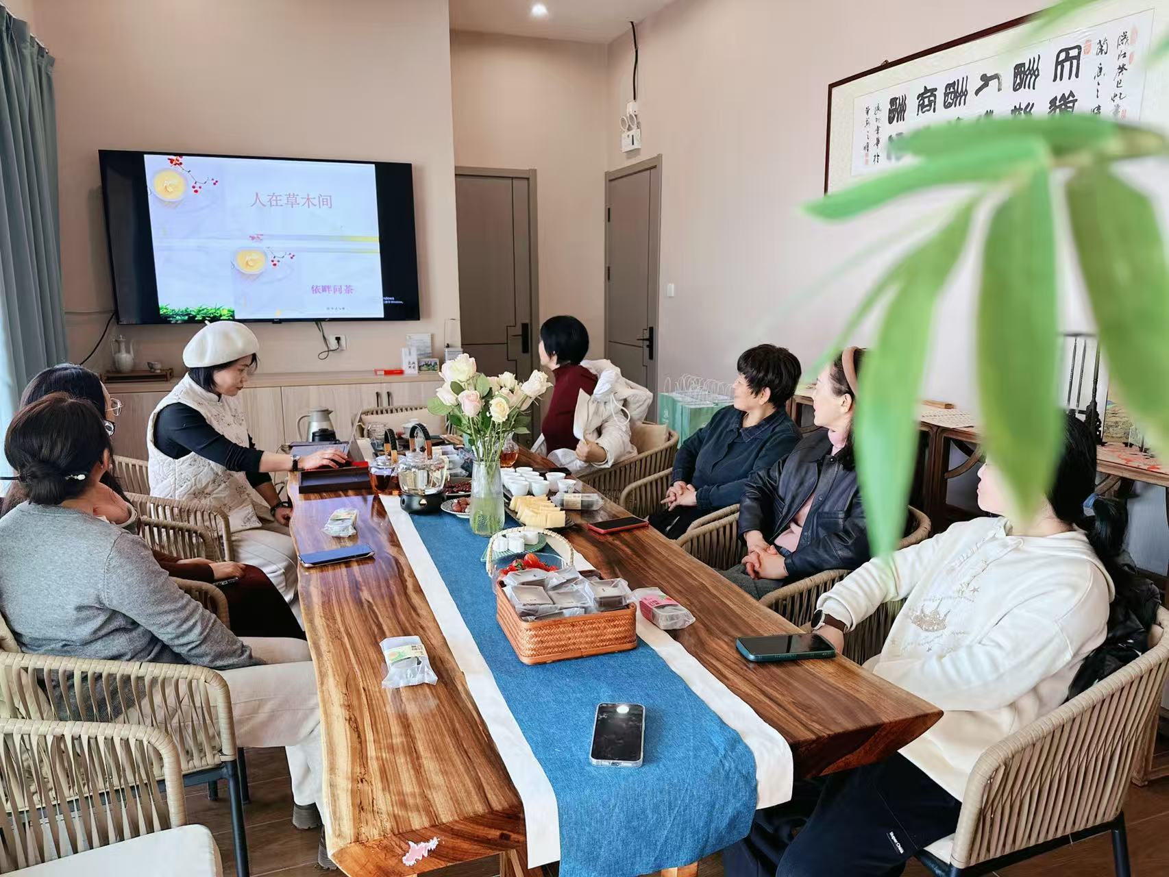 宁波市山西商会女性共富委员会组织在甬山西姐妹共赴美学春茶之旅！